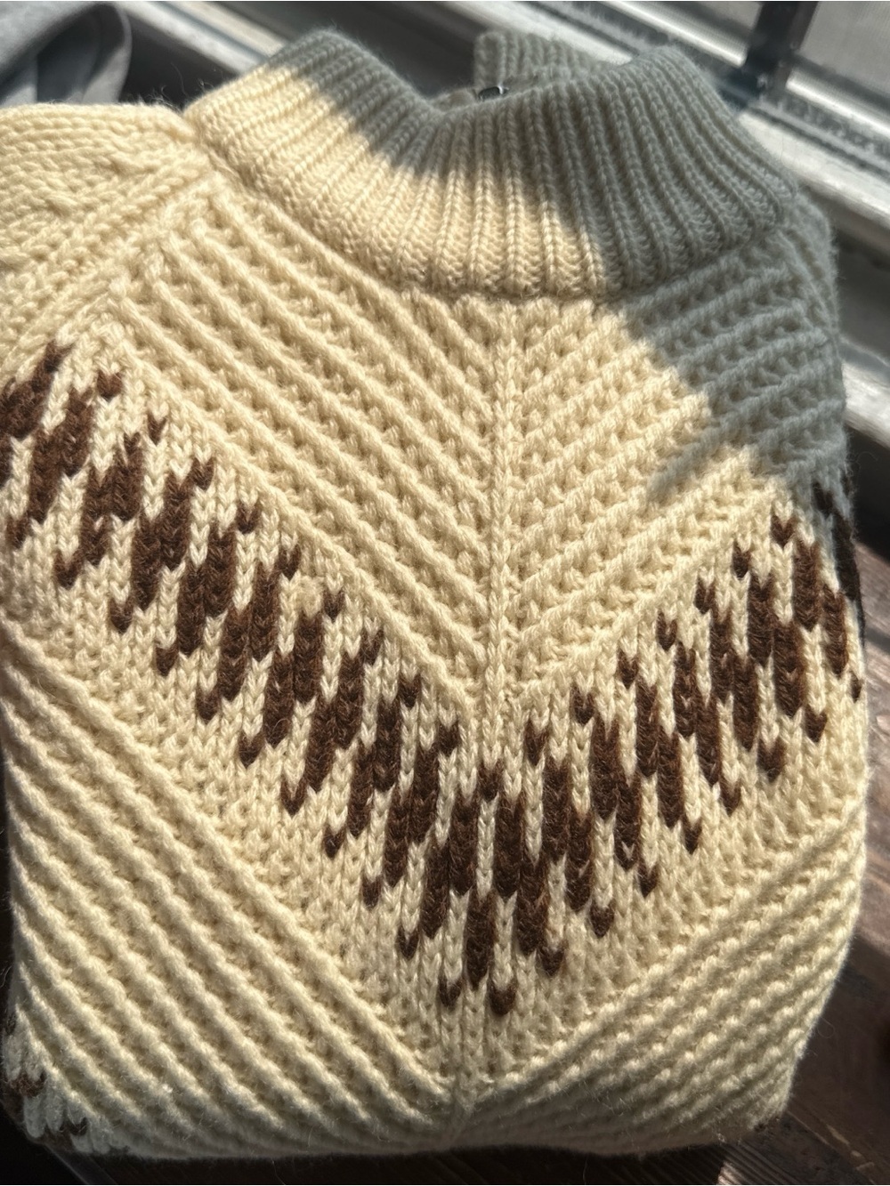 American Vintage Cream Sweater with Brown Chevron Detail - Picture 8 of 8